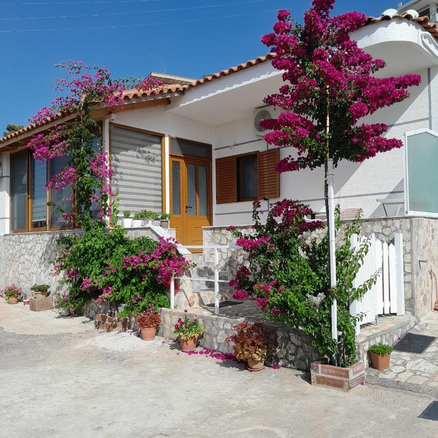 Luxury Dennis Home Sarande Exterior photo